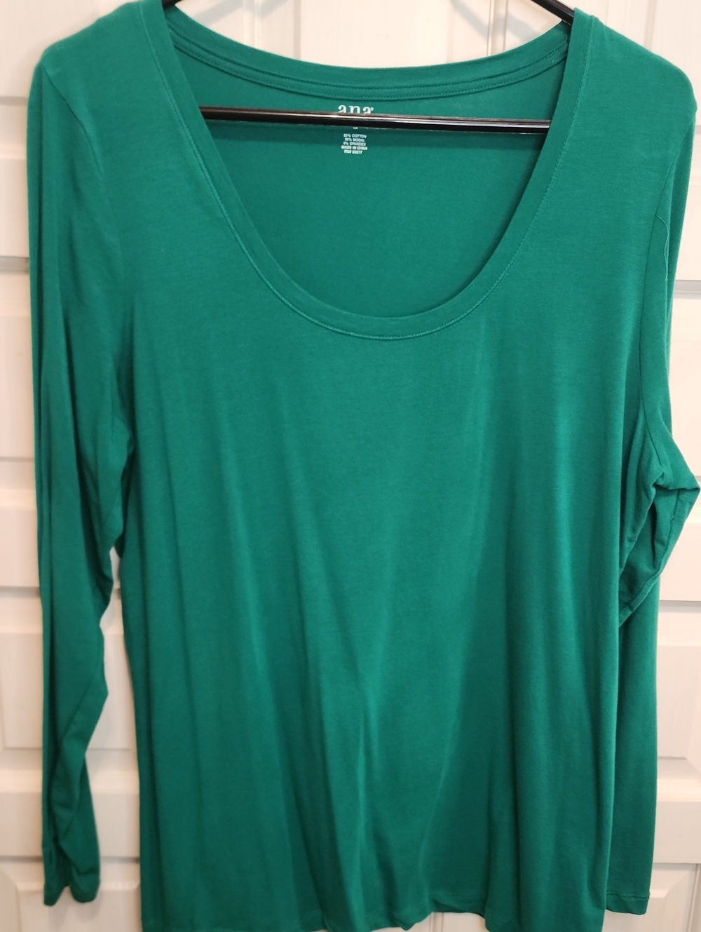 a.n.a. Women's Long Sleeve Scoop Neck Top - Kelly Christmas Green